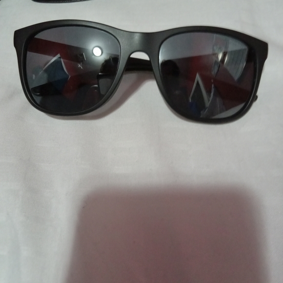 Men's Prada Sunglasses, with cleaning cloth & case. - Picture 5 of 10